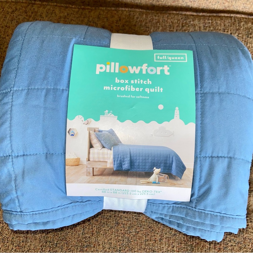 NEW Pillowfort Blue Full/Queen Box Stitch Microfiber Quilt